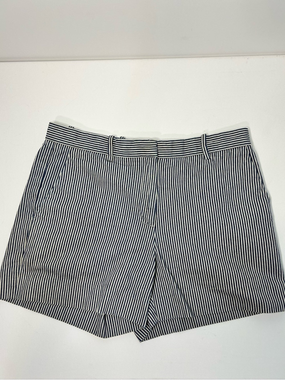 GAP Tailored Short Women's Size 4 Blue and White Pinstriped 100% Cotton Vintage